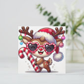 Speelse rendier met feestelijke bril en ornament feestdagenkaart (Staand voorkant)
