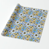 Speelse Retro Bloemen Patroon, Zacht Blauw en Geel Cadeaupapier (Uitgerold)