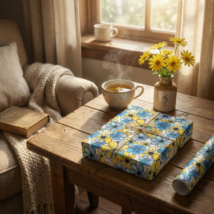 Speelse Retro Bloemen Patroon, Zacht Blauw en Geel Cadeaupapier