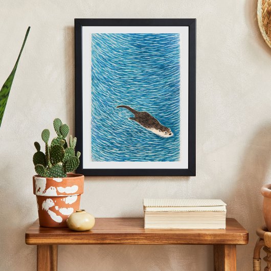 Speelse rivierotter zwemt in blauw water poster
