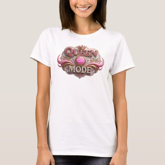 Speelse Rode QUEEN ON MODE Tekst Ontwerp T-shirt (Voorkant)