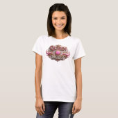 Speelse Rode QUEEN ON MODE Tekst Ontwerp T-shirt (Voorkant volledig)