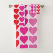 Speelse Rode Roze Fuchsia Harten Valentijnpatroon Bad Handdoek (Insitu)