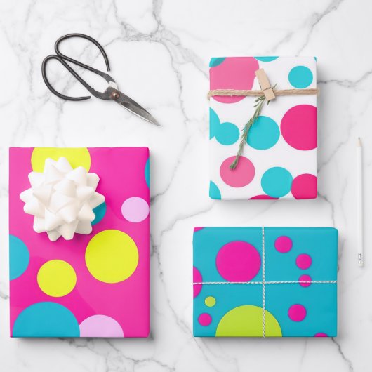 Speelse Roze en Blauwe Polka Dot Kerstmis Inpakpapier Vel (Voorkant)