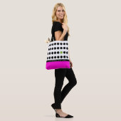 Speelse Roze en Zwarte Polka Dots Gepersonaliseerd Tote Bag (Op model)