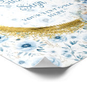 Speelse stoffige blauwe bloemen gouden jongen baby poster (Hoek)