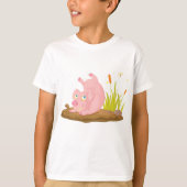 Speelse varken in modder Grappig boerderijdier T-shirt (Voorkant)
