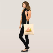 Speelse varken in modder Grappig boerderijdier Tote Bag