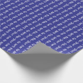 Speelse witte bewerkbare tekst op donkerblauw cadeaupapier (Hoek)