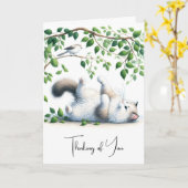 Speelse witte kat met vogel voor het denken aan jo kaart (Gele Bloem)