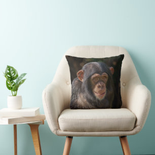 Speelse Ziel – Baby Chimpansee Close-Up Kussen