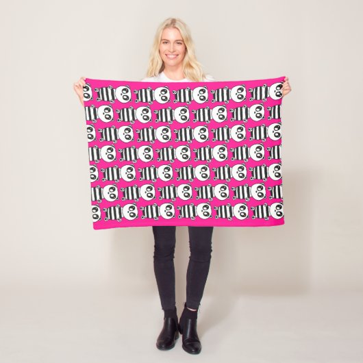 Speelse zwart-wit pandakunst fleece deken (In situ)