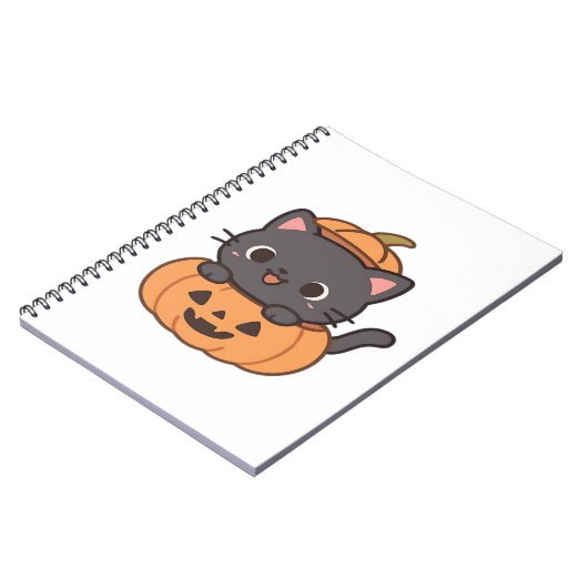 Speelse zwarte kat die uit pompoen T-shirt springt Notitieboek (Linkerzijde)