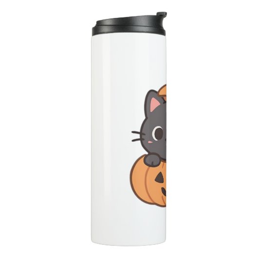 Speelse zwarte kat die uit pompoen T-shirt springt Thermosbeker (Gedraaid links)