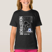Speelse zwarte kat speelt voetbal grappig t-shirt (Voorkant)