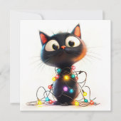Speelse zwarte kitten met feestelijke kerstlichtje feestdagenkaart (Voorkant)
