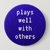 Speelt goed met andere Button (Voorkant)