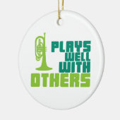 Speelt goed met anderen - Mellophone Keramisch Ornament (Links)