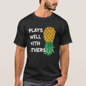 Speelt goed met anderen ondersteboven ananas pool t-shirt (Voorkant)
