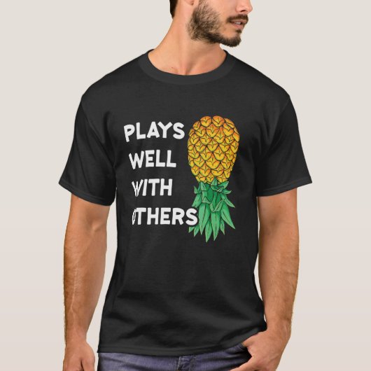 Speelt goed met anderen ondersteboven ananas pool t-shirt (Voorkant)
