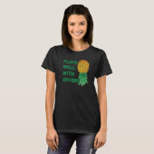 Speelt goed met anderen ondersteboven ananaspoly t-shirt (Voorkant volledig)