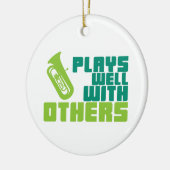Speelt goed met anderen - Tuba Keramisch Ornament (Links)