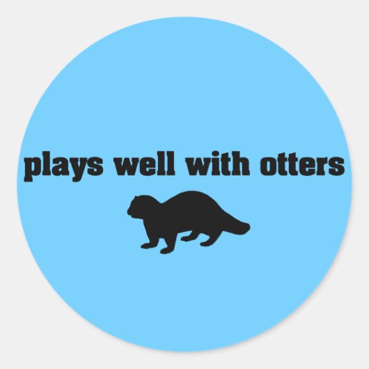 Speelt goed met otters ronde sticker (Voorkant)