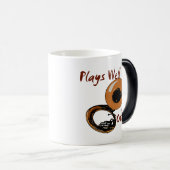 Speelt goed / Tuba Magische Mok (Voorkant rechts)