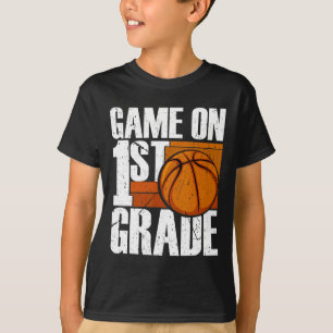 Spel op 1e klas basketbal terug naar school eerst t-shirt