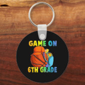 Spel op 6e klas eerste dag van school basketbal B Sleutelhanger (Voorkant)
