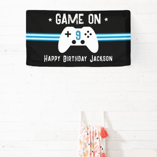 Spel op 9e verjaardag spandoek (Insitu)