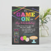 Spel op Arcade Pizza Party Chalkboard uitnodiging (Staand voorkant)