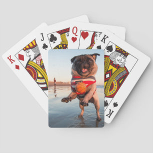Spelbak op strand afspelen pokerkaarten