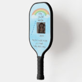 Spelen in het licht achter de regenboog pickleball paddle (Links)