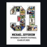 Speler nummer 31 Senior Sports Team Fotocollage Poster<br><div class="desc">Gepersonaliseerde fotocollage voor speler nummer 31. Dit aanpasbare fotocadeau is perfect voor seniorenavond, sportprijzenbanket of verjaardagscadeau voor uw atleet, zoon, dochter of student. Het is een geweldige manier om waardevolle momenten en herinneringen uit hun sportgames weer te geven. Het poster is voorzien van een collage van foto's, en het kan...</div>