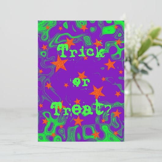 Spellbound paarse 'Trick or treat?'-uitnodiging Kaart (Staand voorkant)