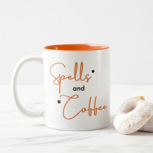 Spells en koffie Halloween Gift Tweekleurige Koffiemok (Met donut)