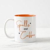 Spells en koffie Halloween Gift Tweekleurige Koffiemok (Links)