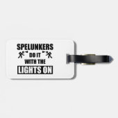 Spelunkers doen het met licht erop bagagelabel (Achterkant horizontaal)