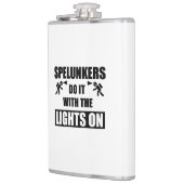 Spelunkers doen het met licht erop heupfles (Links)