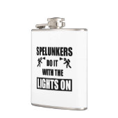 Spelunkers doen het met licht erop heupfles (Links)