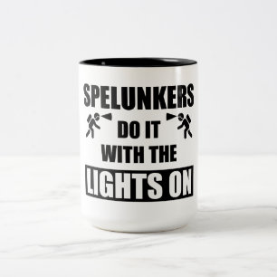 Spelunkers doen het met licht erop tweekleurige koffiemok