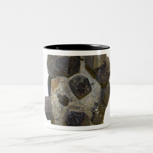 Spessartite in Matrix Tweekleurige Koffiemok (Center)