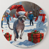 Sphynx kat loopt in de sneeuw met kerstmuts ronde button 6,0 cm (Voorkant)