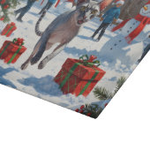 Sphynx kat loopt in de sneeuw met kerstmuts snijplank (Hoek)