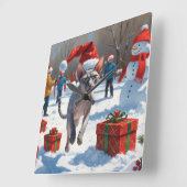 Sphynx kat loopt in de sneeuw met kerstmuts vierkante klok (Hoek)