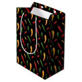 Spicy Chili Peppers Gift Bag Medium Cadeauzakje (Achterkant Gekanteld)