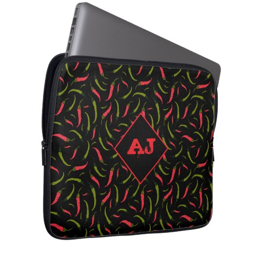 Spicy Red en Green Chili Peppers op zwart Laptop Sleeve (Voorkant Rechts)