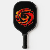 Spider met 45 rpm pickleball paddle (Achterkant)