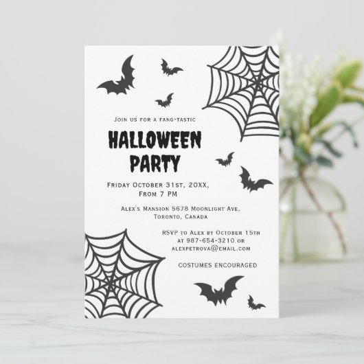 Spider Web Bat Spooky Black White Halloween Party Kaart (Staand voorkant)